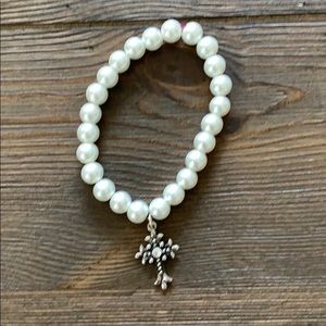 Beautiful pearl bracelet with lovely cross…